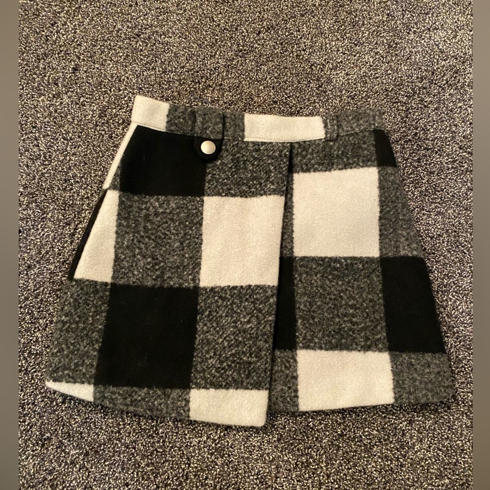 Cute sweater fall skirt. Thick soft material. Clueless style. Size 0
